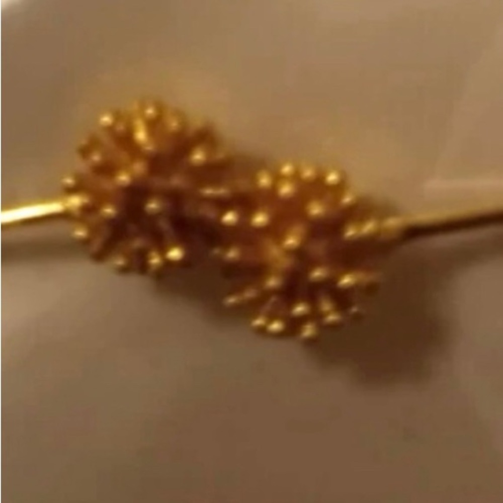 “Dandelion Balls” 18K Gold Tiny Dainty Spikey Flower Orb Firework Explosion Stud - Picture 12 of 12